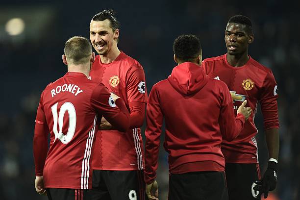 为什么足球裁判用红牌罚球员出场？它的由来和作用