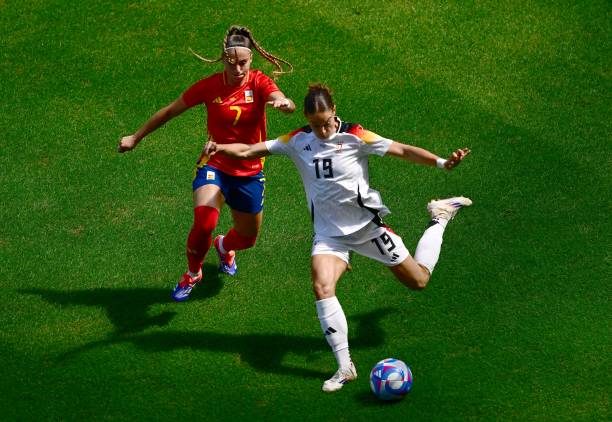 从心理学角度:单刀和点球,哪种情况更容易“脚软”?