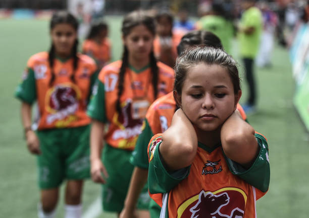 专业级8人制足球场建设需要投入多少?