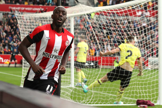 欧冠决赛精彩瞬间回放:进球、扑救、争议判罚全收录