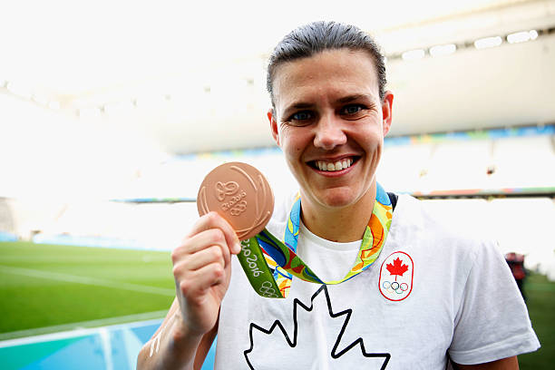 足坛最强合影！姆巴佩与C罗同框引爆社交媒体