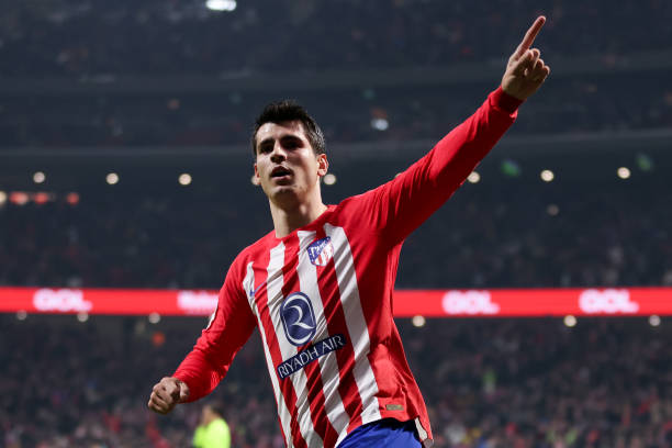 不可思议!十大守门员用扑救技能化解球场火灾危机