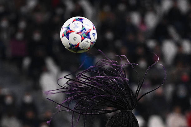 定位球发球技巧与规则结合：提升比赛表现