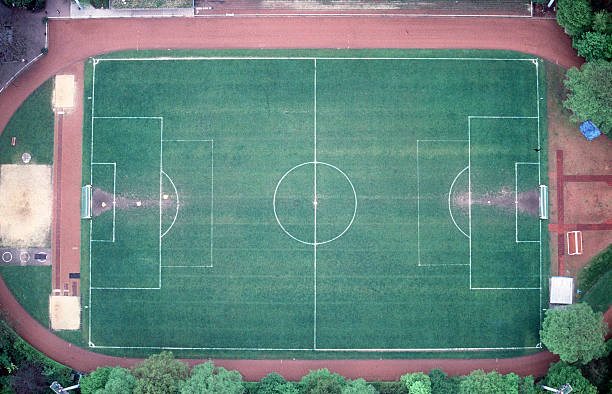 不只是奖杯:解读欧洲杯与欧冠背后截然不同的历史意义与情感价值