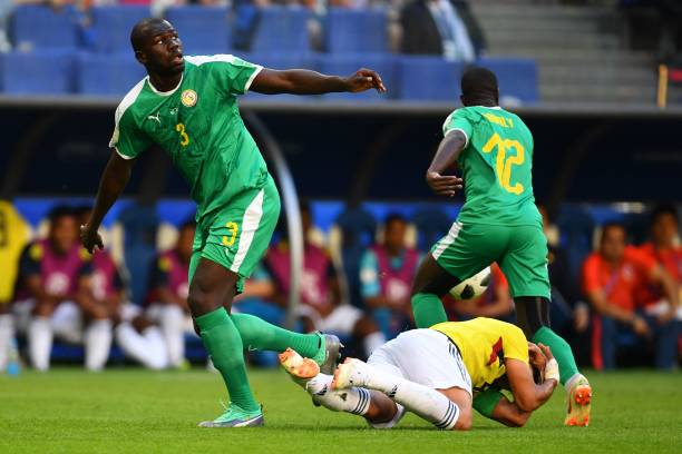 梅西任意球大师课:精准弧线合集