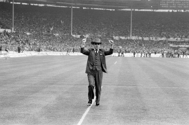 FIFA足球世界官方攻略：如何快速组建你的梦之队