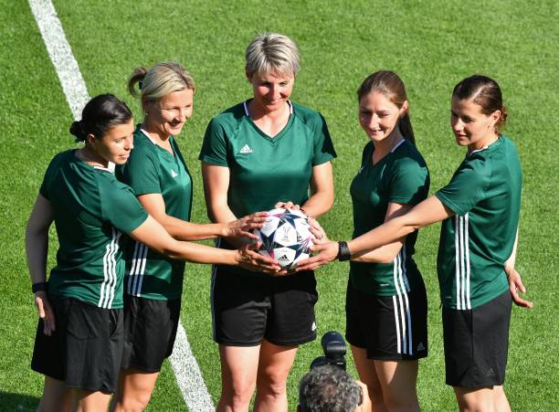 前锋荒？阿森纳用全队进球书写欧冠传奇！