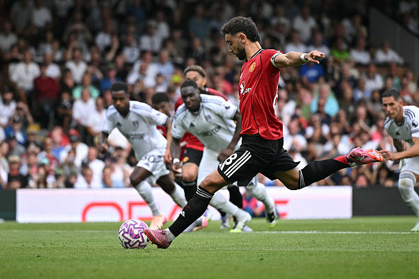 图解足球规则:定位球与任意球的区别与判罚标准