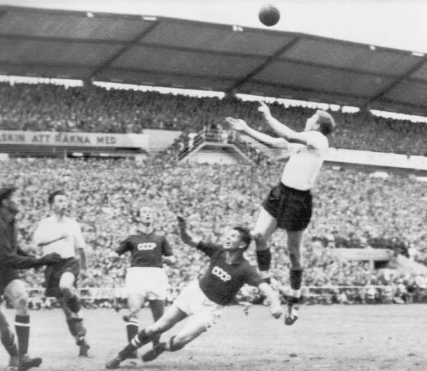 马德鲁加凌空世界波当选普斯卡什奖,进球瞬间引爆社交媒体!