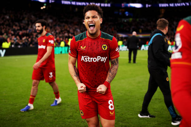 足球场灯光与围栏施工规范：安全性与功能性的双重保障