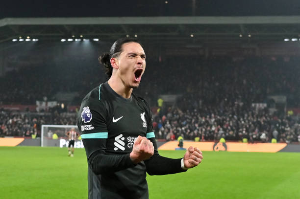 八人制足球场边线、球门区及罚球点尺寸标准