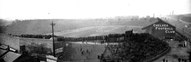 （风格：深度探讨，引发对行业生态和流程的批判性思考）