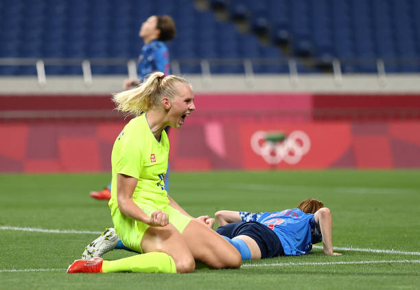 足球巨星C罗身高大揭秘:1米87还是更高?