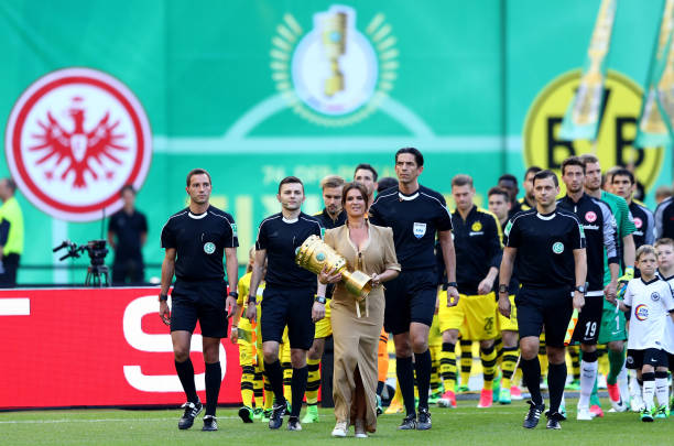 门球越位判罚技术：VAR系统能否引入门球？