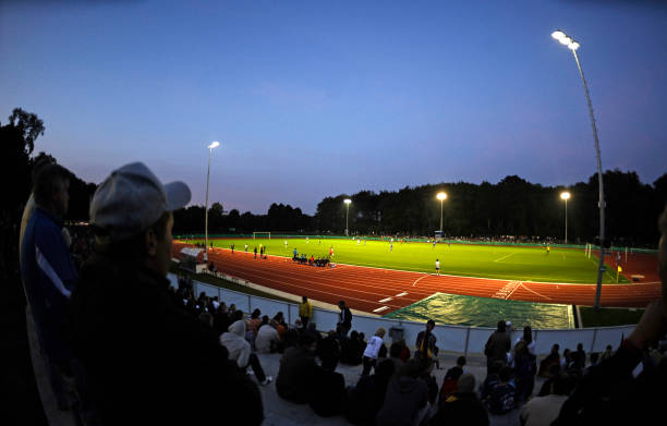 欧冠淘汰赛重磅来袭:各阶段比赛日期及转播指南