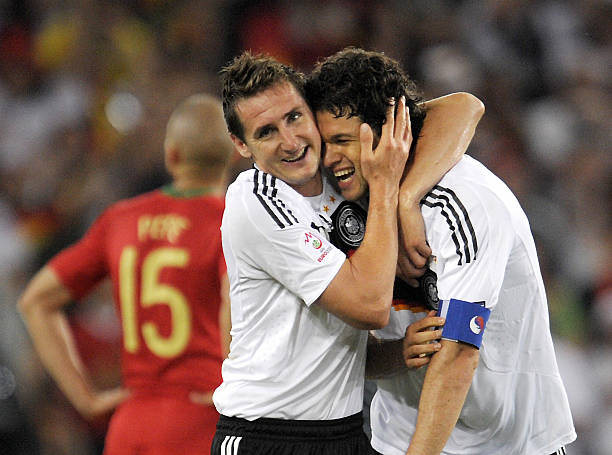 爆冷！升班马2-1逆转马赛，法甲争四格局再起波澜