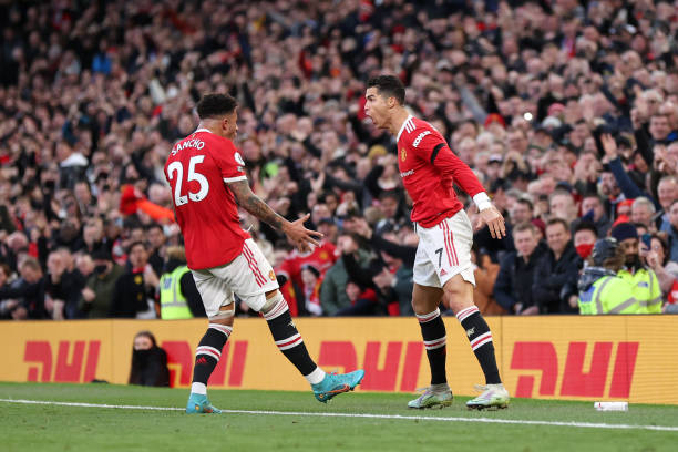 龙珠足球直播：超级赛亚人3的必杀弧线球！