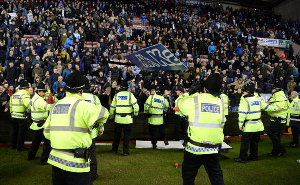 28足球赛球迷狂欢：激情助威点燃赛场