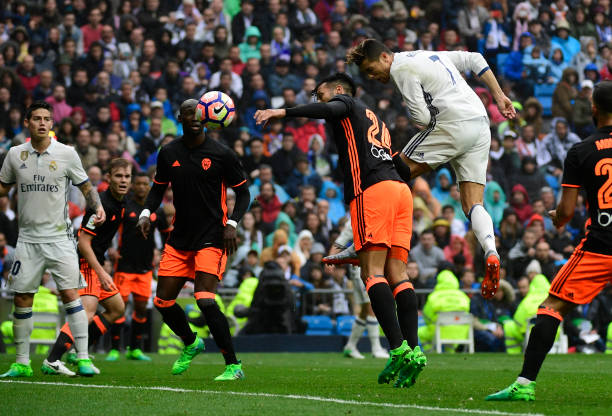 收藏家必看:历届欧冠经典比赛用球盘点与市场价值