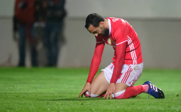 从球鞋到赤足：C罗光脚踢球展现顶级基本功