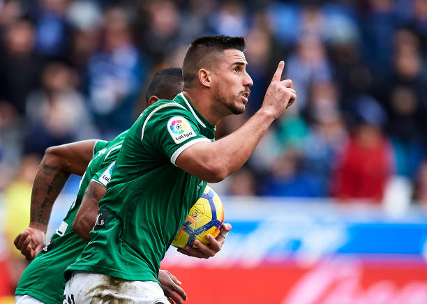 2022赛季英超20强球服全览:设计亮点与配色解析