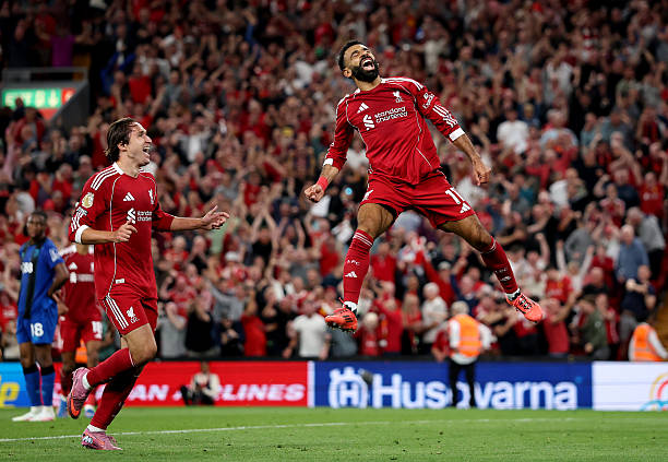 大罗队友的足球智慧:如何与天才前锋完美配合