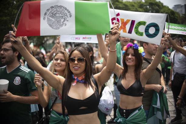 迪巴拉回忆与C罗共事 C罗暖心亲吻致意