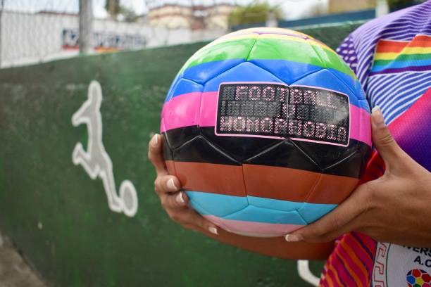 如何用键盘在实况足球8中完美挑射?手把手教学