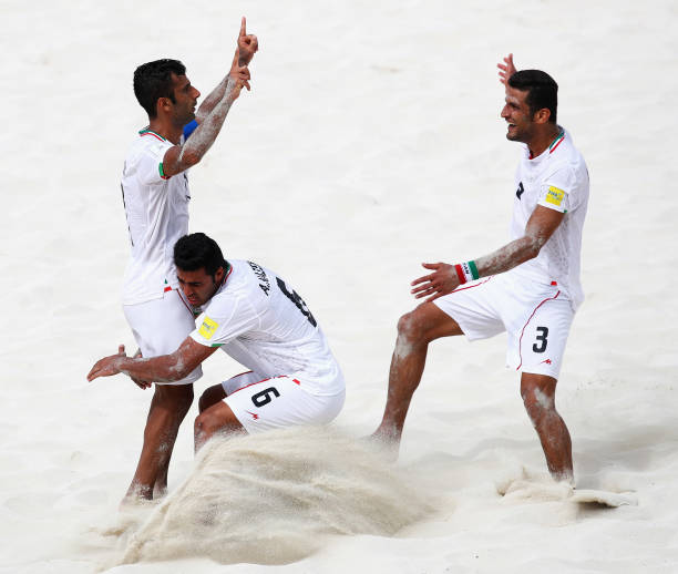 从互动内容分析：C罗微博是否由本人亲自回复？