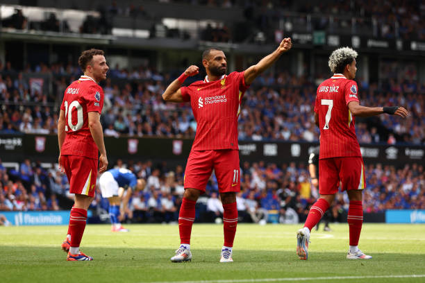 球王梅西的现役球队揭秘：他如今身披哪队战袍？