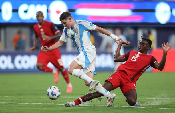 从规则到实战:间接任意球的判罚场景分析