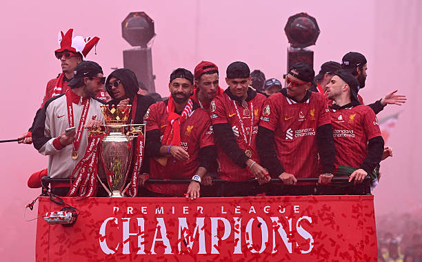 欧足联选定经验丰富主裁,确保欧冠次回合执法公正性