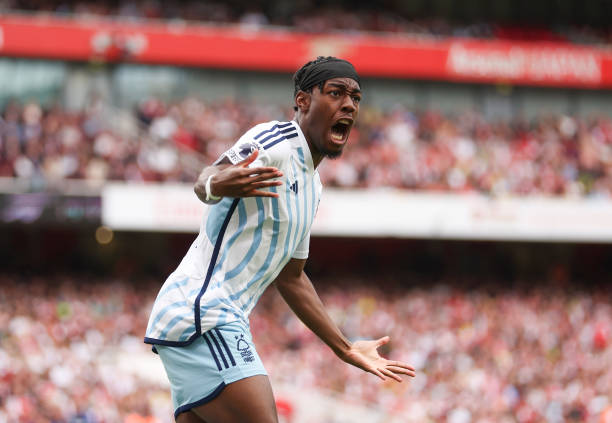 压迫式防守：克制传控足球的关键战术