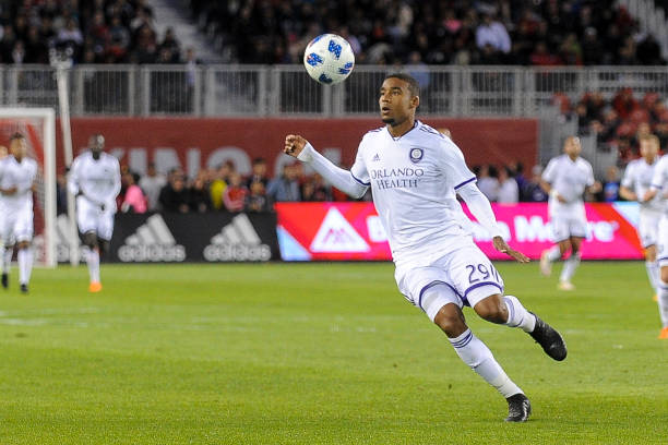 FIFA标准 vs 国内惯例：九人制足球场面积有哪些差异？