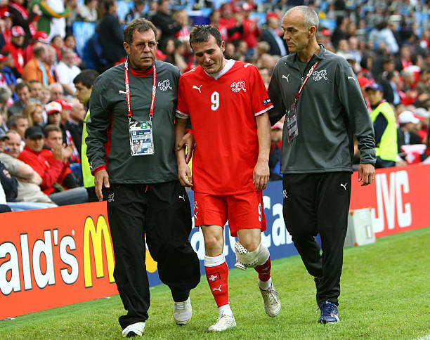 从规则到实战:点球、任意球和定位球的战术运用差异