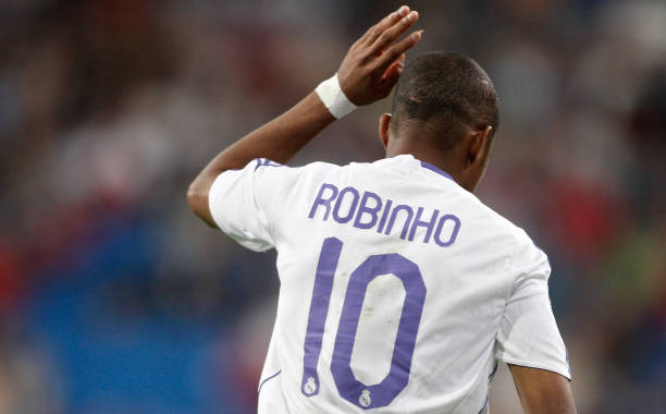 红牌禁赛多久?不同联赛的规定对比