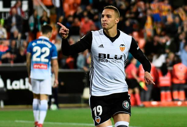 梅西 vs 莫拉莱斯：巴萨与莱万特的王牌对决