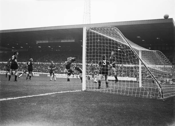 欧冠直播预告:两大夺冠热门正面交锋,精彩不容错过!