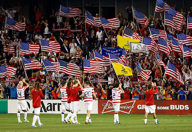 如何绘制符合FIFA标准的足球场施工图纸