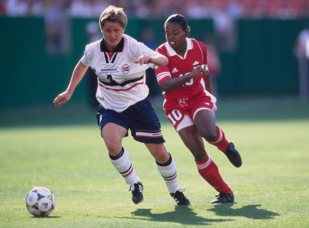 攻防转换的起点：论发球门球原则在比赛中的战略重要性