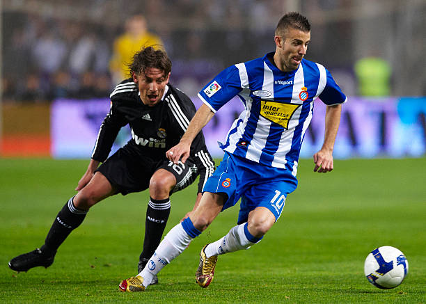 从西湖到球场:杭州草根足球的激情与梦想