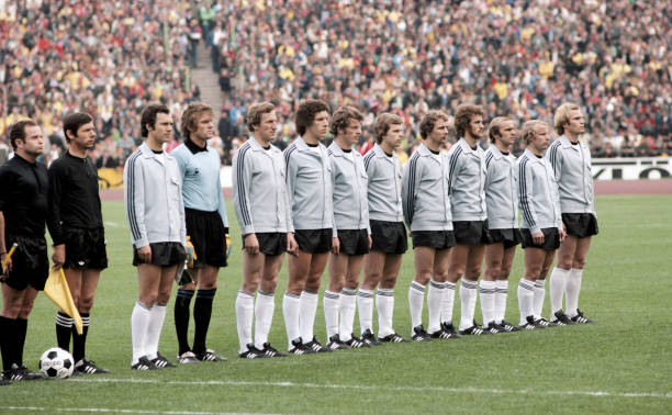 欧冠决赛下半场倒计时:裁判哨响与补时安排