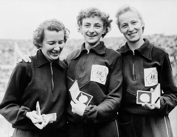 乒乓混双首次亮相奥运会的年份是？