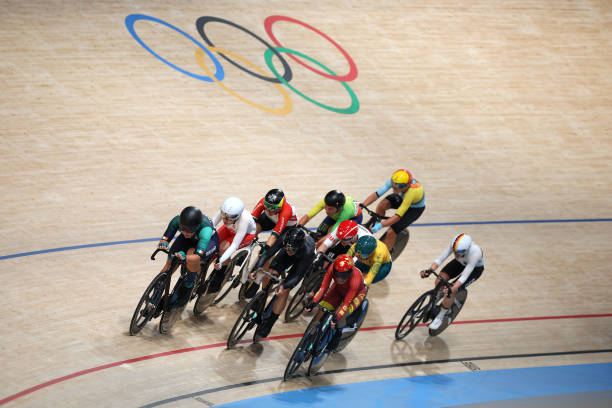 新中国首次派代表团参加奥运会的时间是？