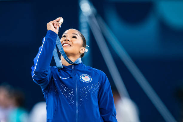 北京奥运会女子举重69公斤级刘春红破世界纪录