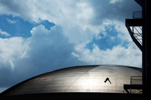 纬度对跳高成绩的影响及标准查询系统介绍