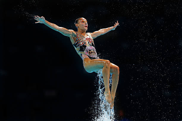 竞走裁判为什么出示黄牌？