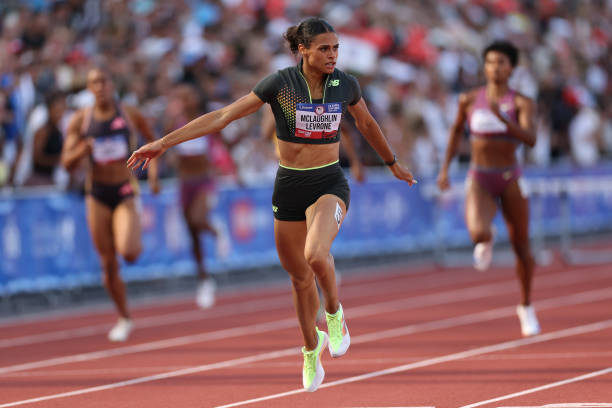 郭晶晶的穿搭哲学:低调奢华,气质至上