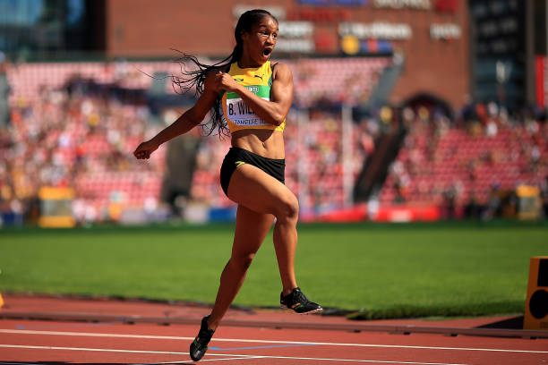 宁泽涛与李娜合影，网友感叹“颜值与实力的完美结合”