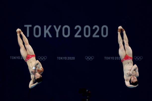 人类极限挑战：跳高世界纪录的历史性时刻